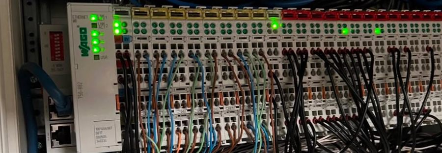 Steuerungstechnik mit SPS-Controller und Klemmenmodulen